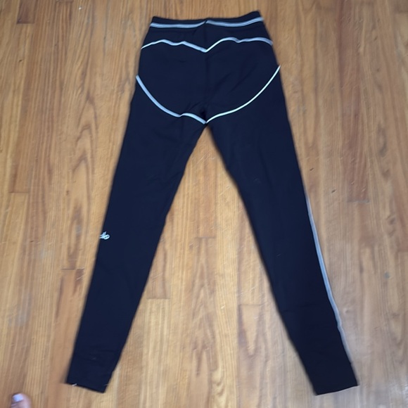 ALO High waisted heart throb leggings - Picture 5 of 6